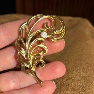 Avon Vintage Precious plume gold pin.